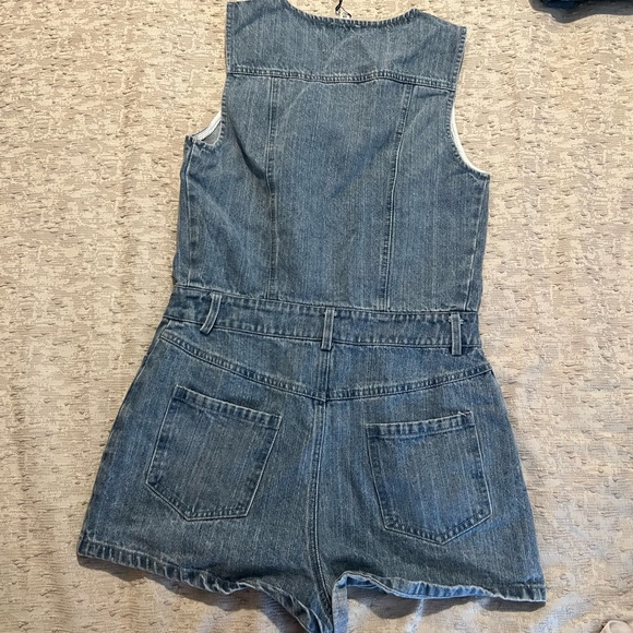 Sleeveless Denim Romper - Picture 2 of 2
